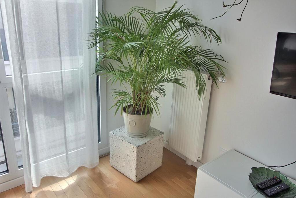 Le Toit Du Montvalerien Apartment